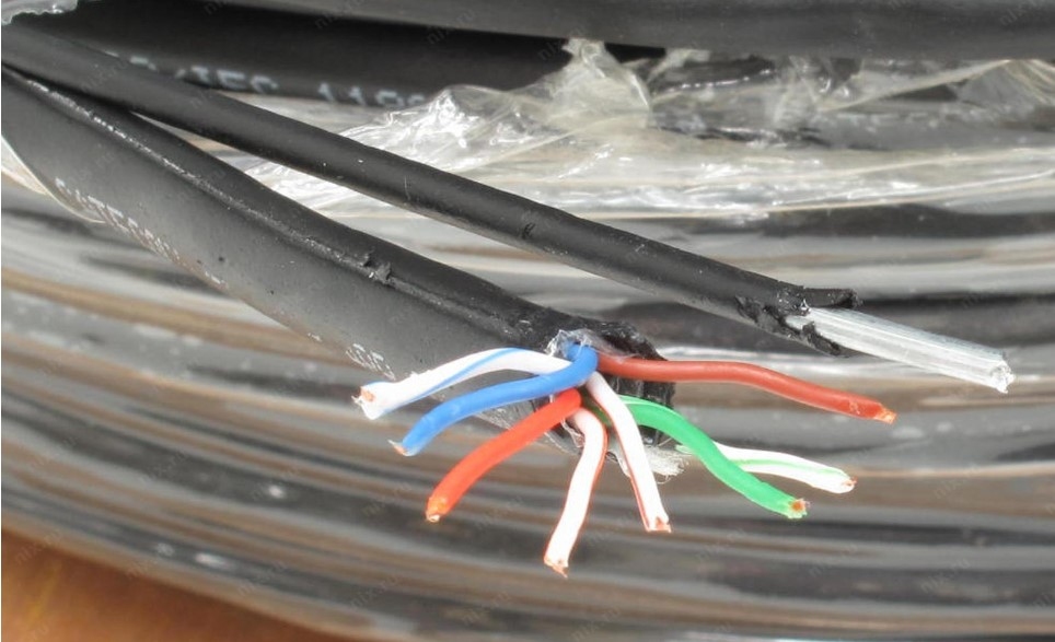 Кабель UTP 5e level для наружней прокладки с тросом Neomax NM10041